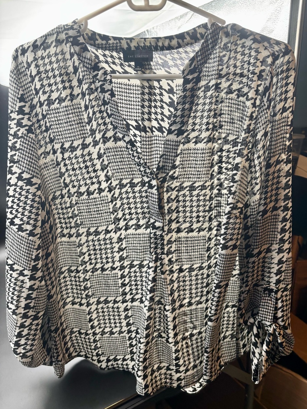 The Limited Mixed Houndstooth V-Neck Roll-Tab Blouse XL